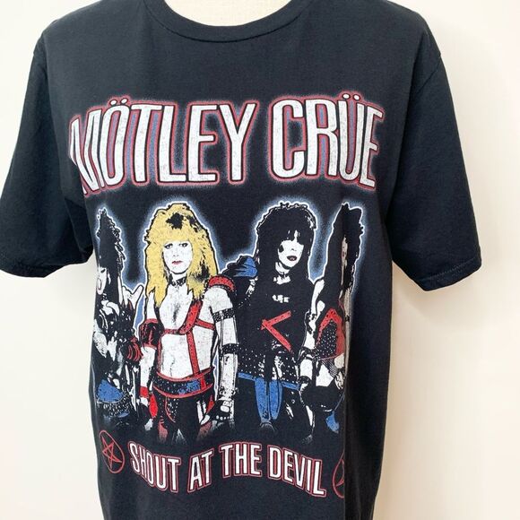 Motley Crew Shout At The Devil Graphic Tee Shirt Medium - Picture 3 of 10